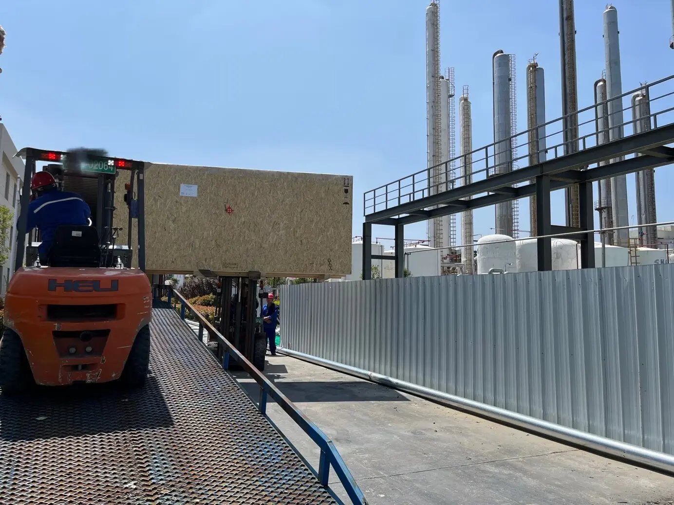 Bag emptying machine hero image